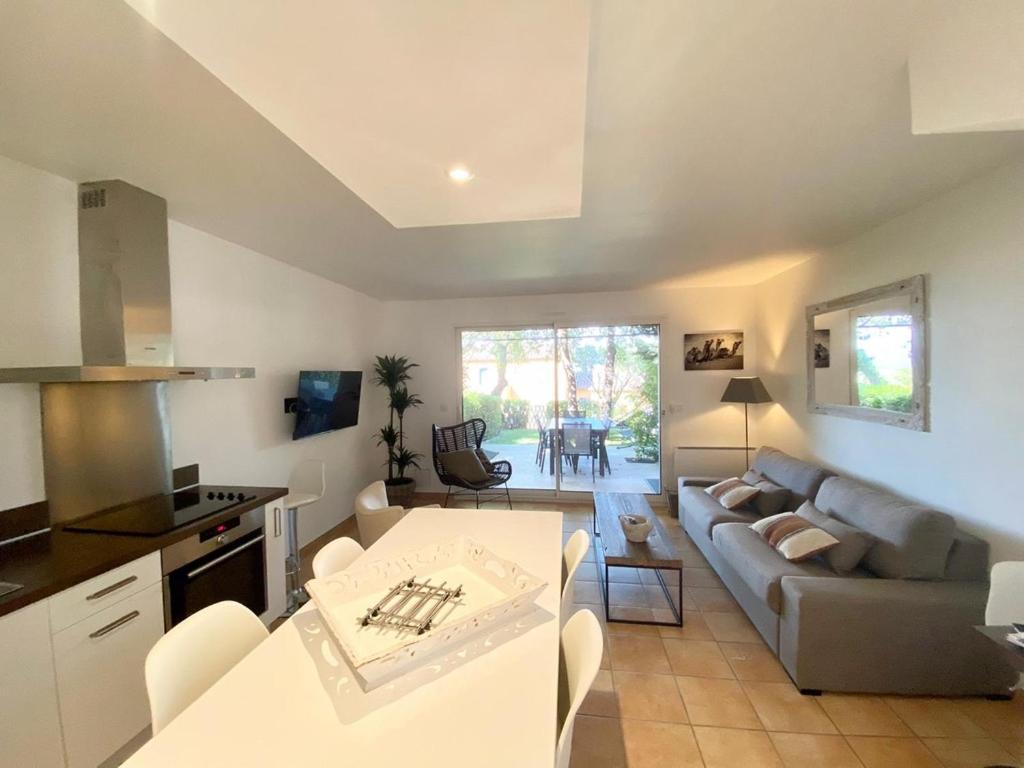 Villa Vue Mer Donnant Sur Le Golfe De St Tropez, 2 Chambres, 6 Pers, Piscine Commune سان تروبيه المظهر الخارجي الصورة